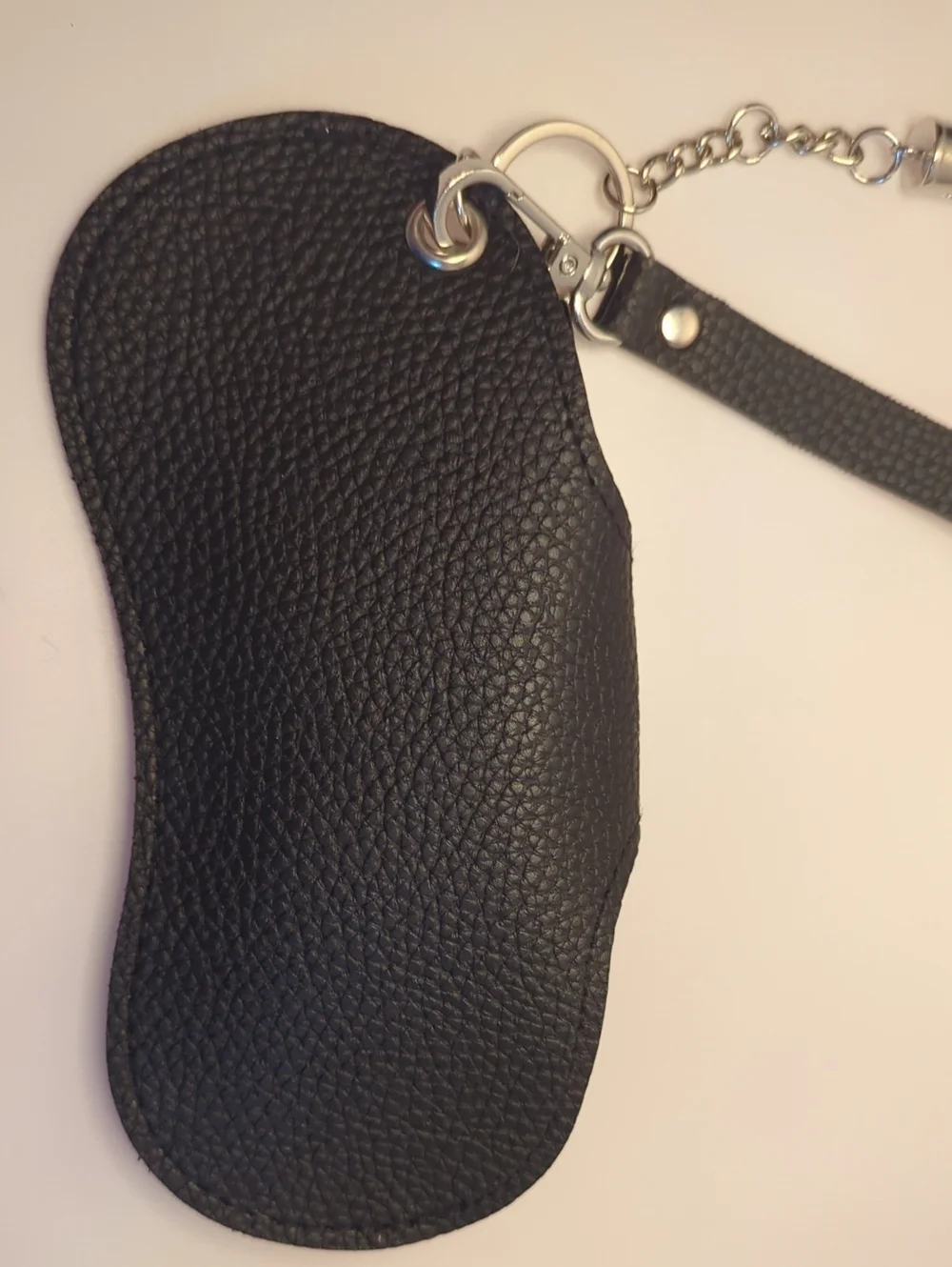 Black Sunglasses Case/Keeper Keychain with Tassel R061626-01